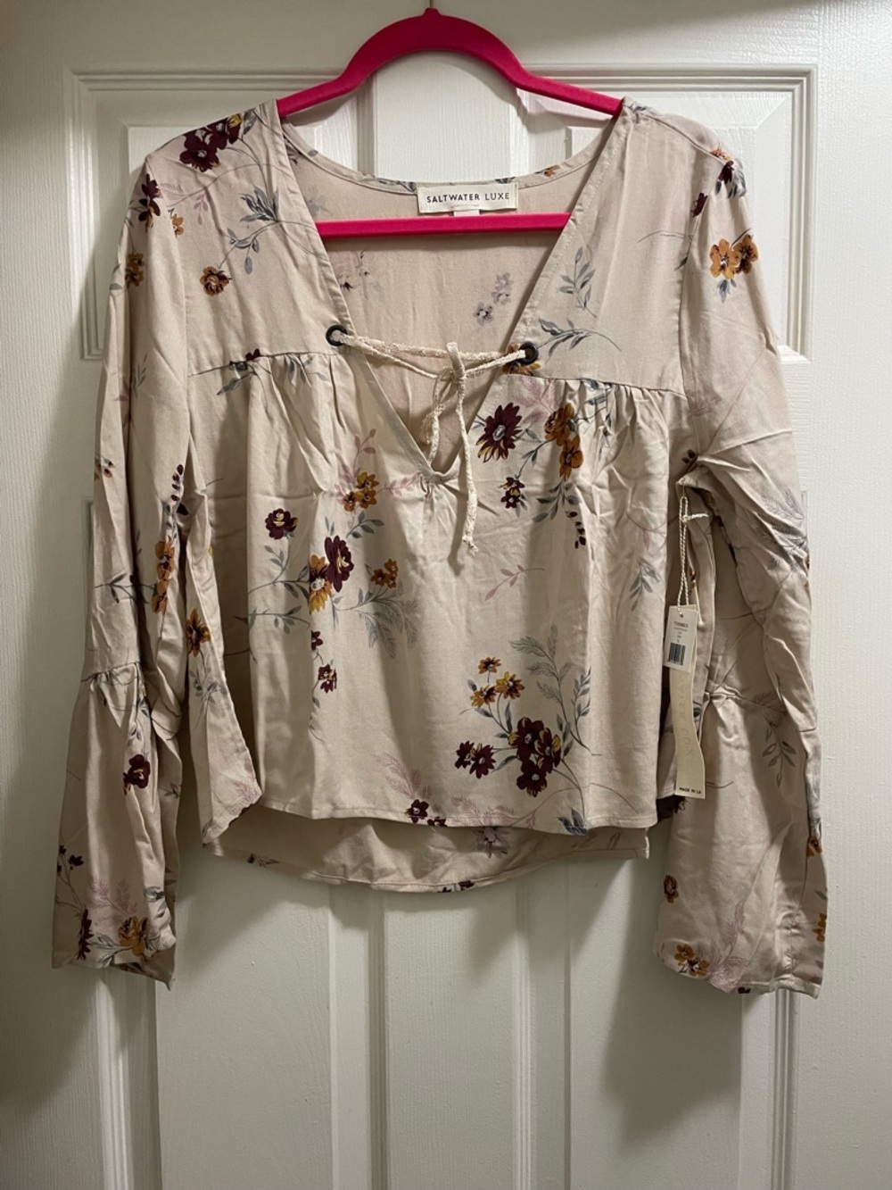 NWT Saltwater Luxe Lovestruck Floral Top with Bell Sleeves Size Large